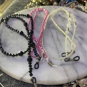 Elegant Beaded Eyewear Chains - Black, Pink, White